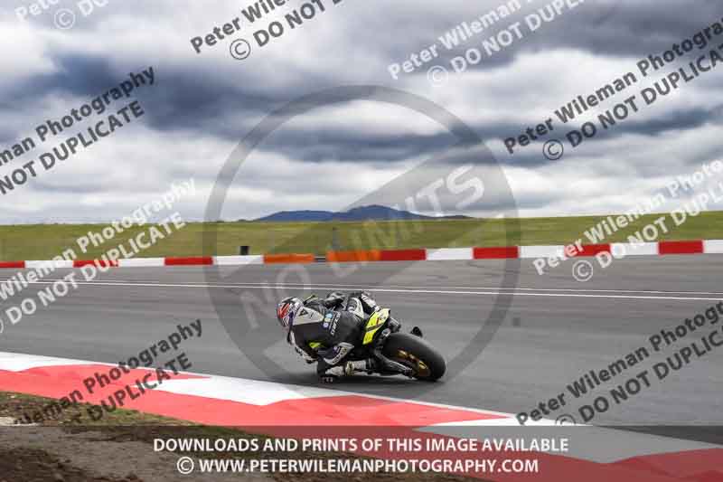 cadwell no limits trackday;cadwell park;cadwell park photographs;cadwell trackday photographs;enduro digital images;event digital images;eventdigitalimages;navarra;no limits trackdays;peter wileman photography;racing digital images;trackday digital images;trackday photos